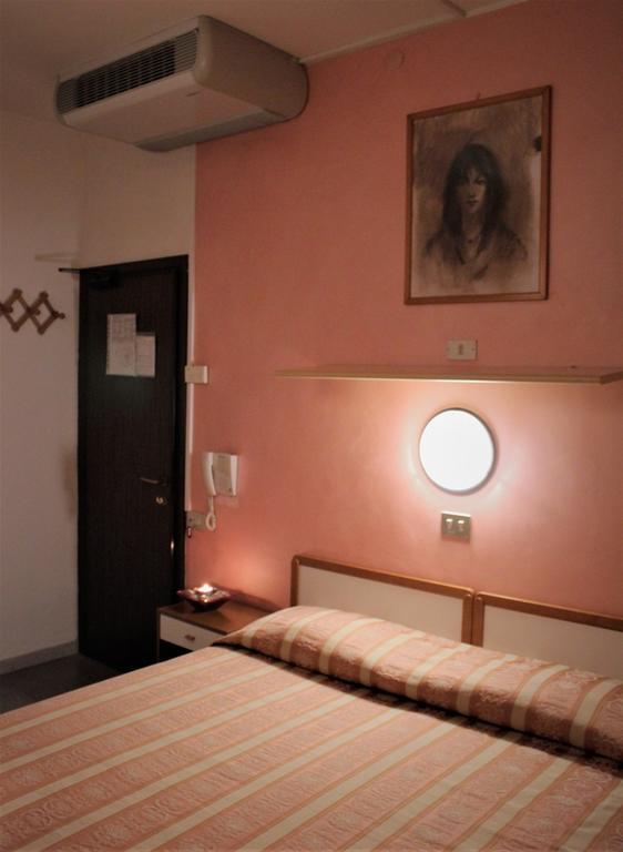 Hotel Midi Riccione Exterior foto